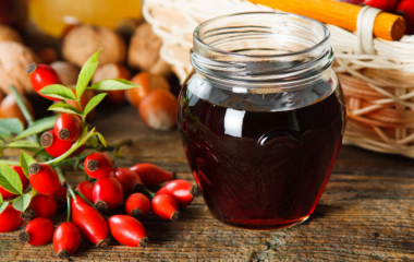 Із чого виготовлений сироп із шипшини? Як перевірити натуральність продукту?
